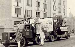 Demo am 07.10.1954 Karl-Marx-Straße (Breiter Weg)